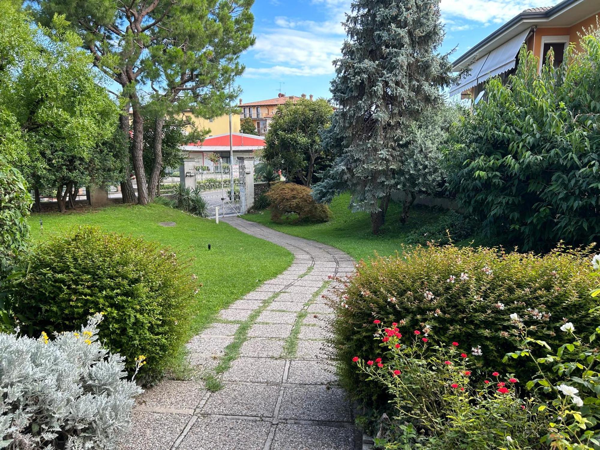 Gold Garda Desenzano Daire Desenzano del Garda Dış mekan fotoğraf