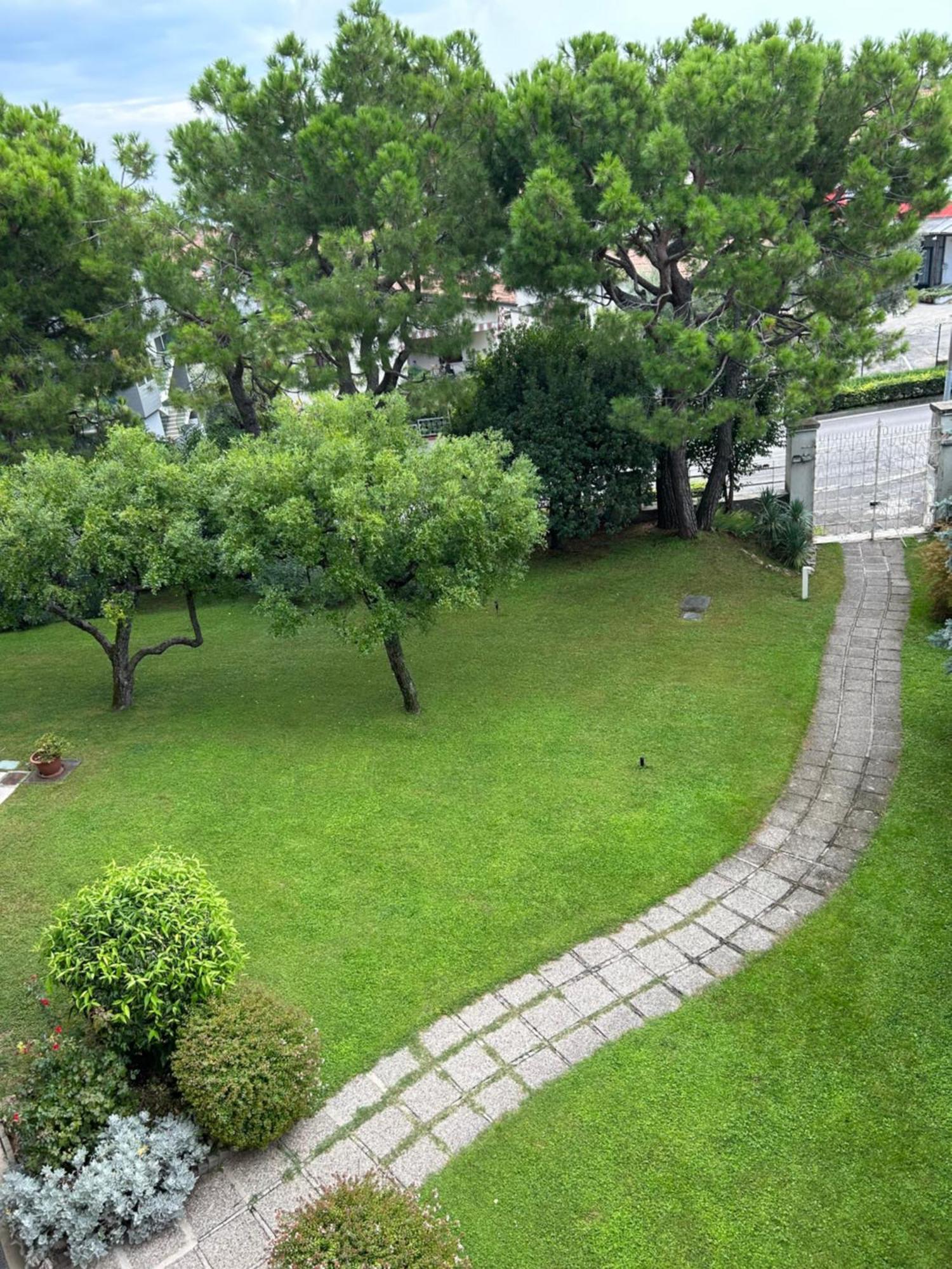 Gold Garda Desenzano Daire Desenzano del Garda Dış mekan fotoğraf