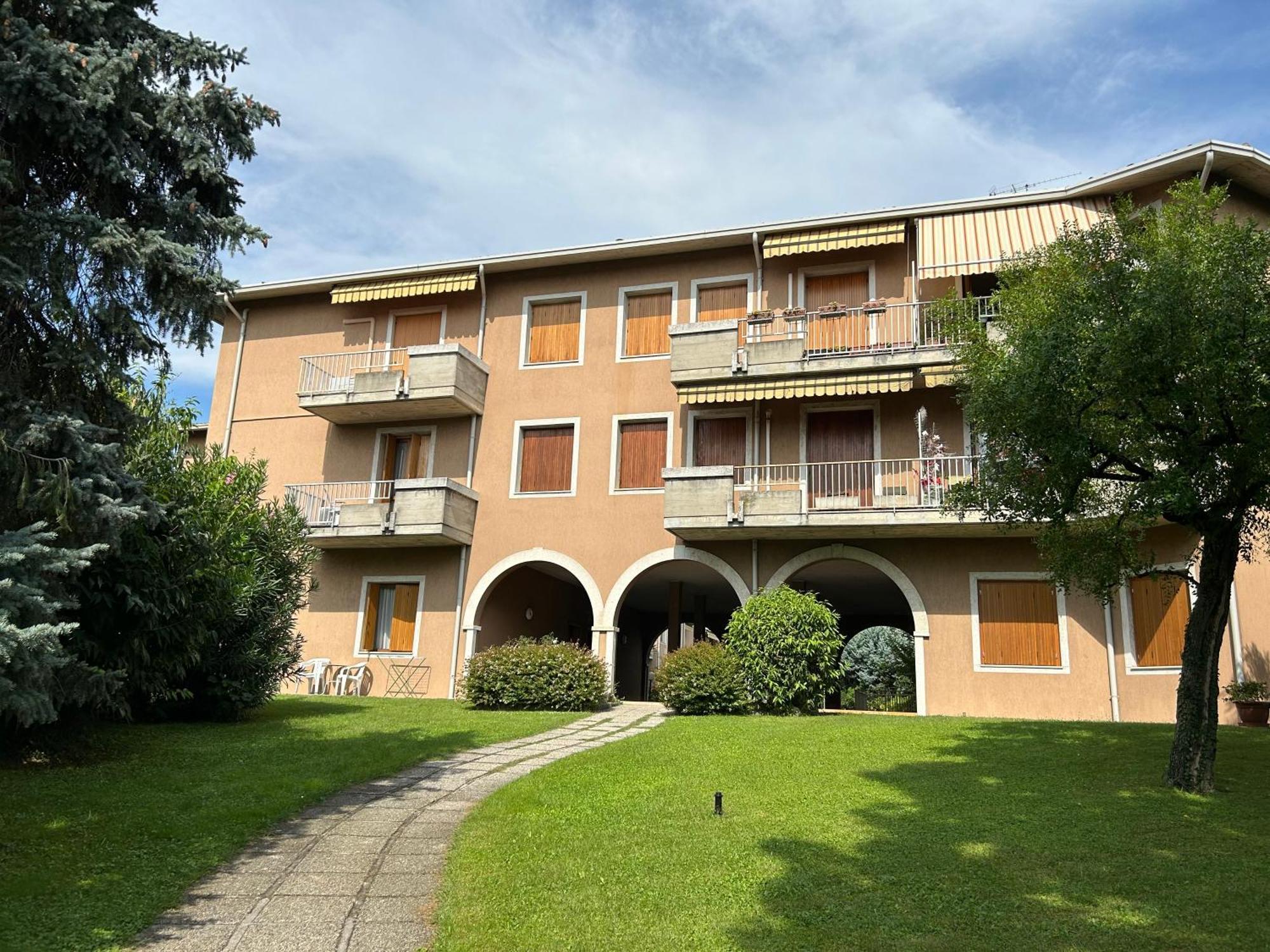 Gold Garda Desenzano Daire Desenzano del Garda Dış mekan fotoğraf